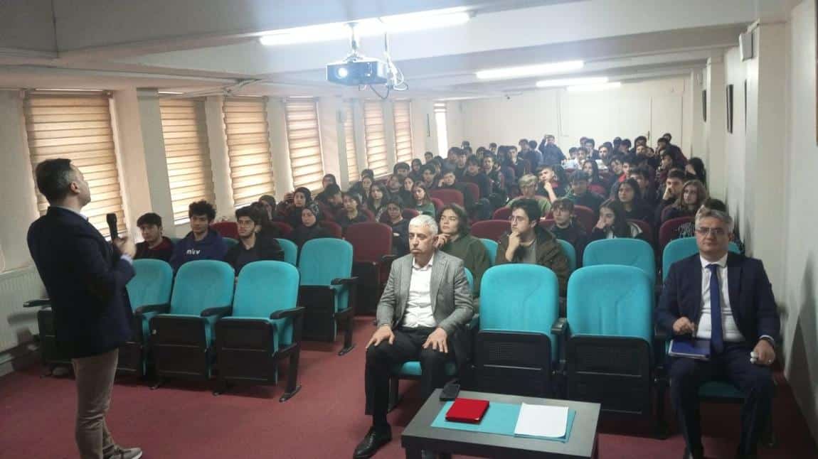Tübitak Bilim Söyleşileri kapsamında Prof. Dr. Mustafa Egemen Taner  öğrencileirmize Lojistik Yönetimi Ve Yenilikçi Eğilimler hakkında seminer verdi.